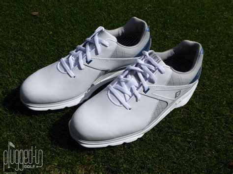 The pro/sl carbon is by far one of the most popular shoes on professional tours around the globe. 2020 FootJoy Pro SL Golf Shoe Review - Plugged In Golf