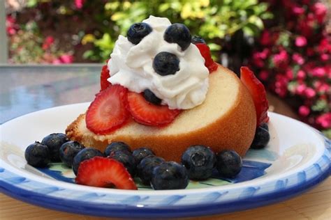 In a large bowl, beat cream cheese at medium speed with a mixer until creamy. Paula Deen's Cream Cheese Pound Cake