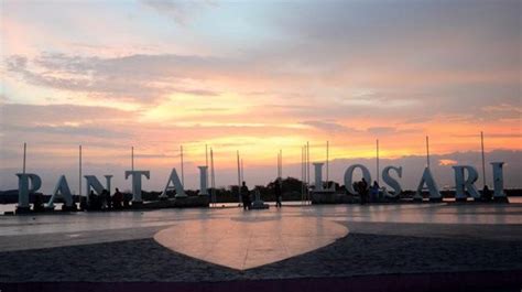 Pantai Losari Jadi Ikon Kota Makassar Spot Terbaik Berburu Sunset