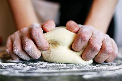 How To Knead Pizza Dough By Hand Forcellaeatery