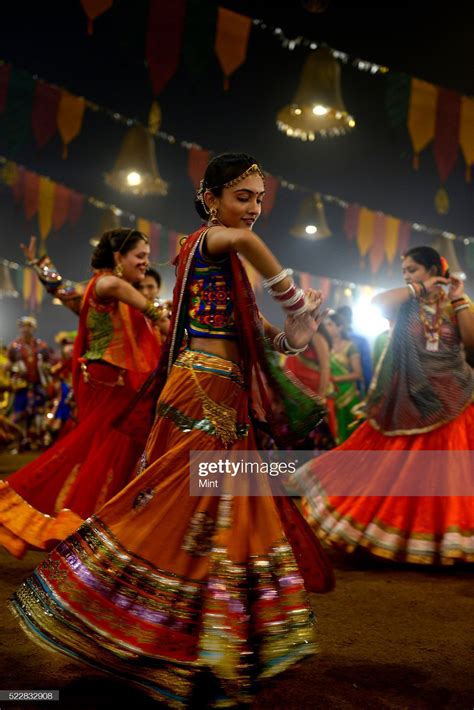 People Enjoying Garba Dance In Colorful Traditional Gujrati Dresses News Photo Getty Images