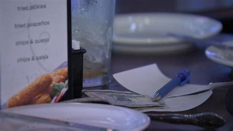More Restaurants Want To Adopt No Tipping Policy Abc13 Houston