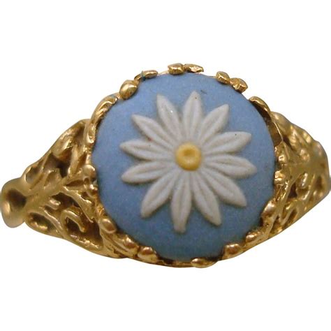 14k gold wedgwood daisy ring it is marked ox 14k on the inside this dates to the 1970 s and