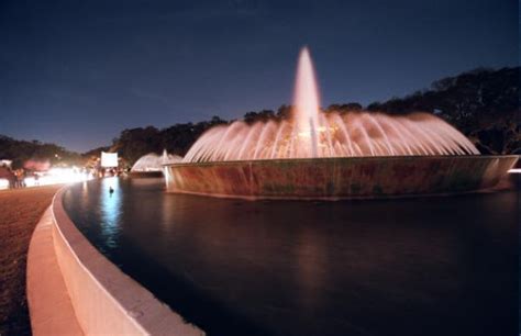 Mecom Fountain A Houston Landmark Photo Spots Photo Shoot Location