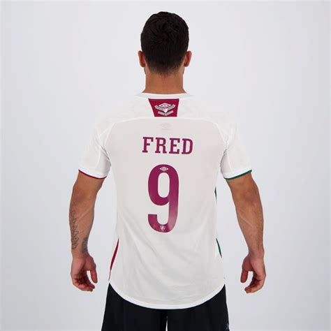 Fred posa com a camisa do fluminense com a marca da. Camisa Umbro Fluminense II 2020 Nº9 Fred - FutFanatics