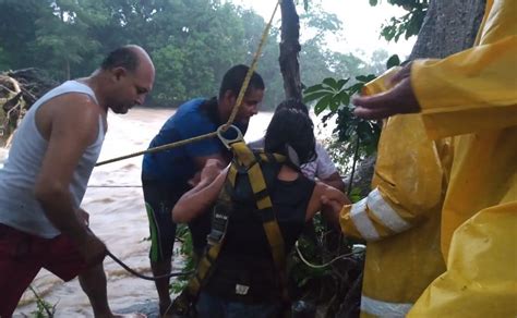 Rescatan A Niños Y Jóvenes Atrapados En Río De Chiapas