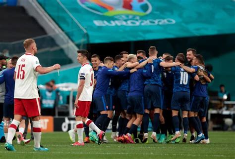 Niezależnie od tego, czy wysyłasz paczki i palety jako klient biznesowy lub indywidualny, eurosender może zaoferować ci tanią usługę kurierską od drzwi do drzwi. Nerwy w I połowie, klęska w II.. Zdjęcia z meczu Polska ...