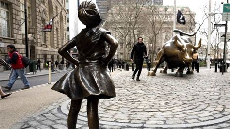 New Yorks Fearless Girl Statue To Stay On Till March 2018 Bbc News