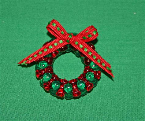 Beaded Christmas Wreath Red Green Clear Add Bow Easy Christmas Crafts