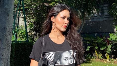 Check spelling or type a new query. Foto Cantik Raisa yang Selalu Tampil Anggun Meski Jadi Ibu Rumah Tangga - Foto 1