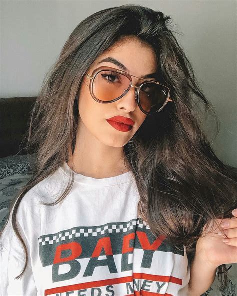 Pin By Hadia Aftab On Snapchat Girl Glasses Makeup Tips