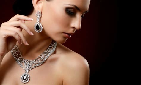 Tips For Expertly Styling And Wearing Jewelry Estilo Tendances