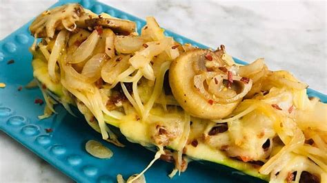 Gevulde courgette met gehakt en paprika