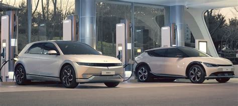 Kia has revealed the ev6, a new electric car that shares a platform with hyundai's ioniq 5. Primeras imágenes del Hyundai IONIQ 5 y el KIA EV6 juntos ...