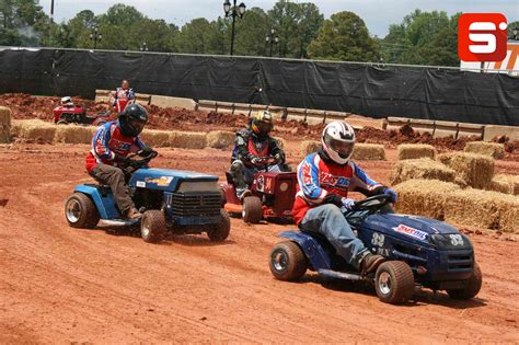 Crazy Sports ‘lawn Mower Racing Is A Real Thing Apparently Under