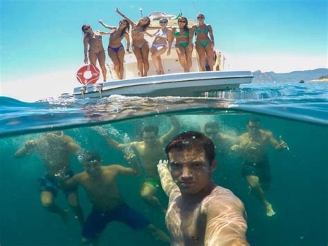 20 Epic Selfies That Took The Selfie Game To A Whole New Level