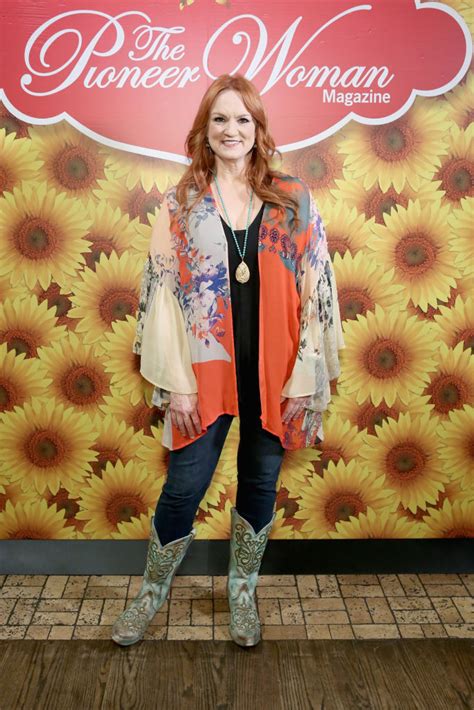 Well, in the corner of our kitchen we have a breakfast table. Pioneer Woman Ree Drummond Just Released New Details On ...
