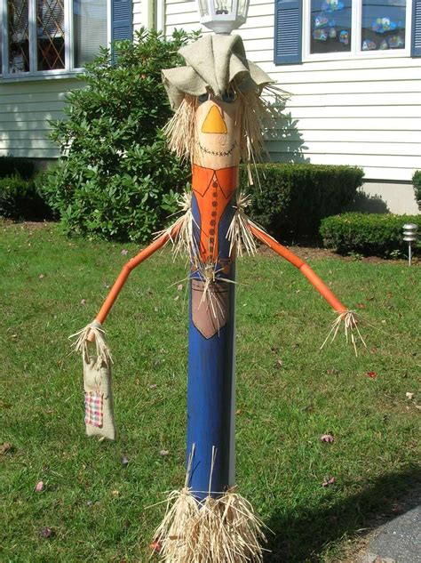15 Fabulous Scarecrow Yard Decoration Ideas For Fall And Halloween