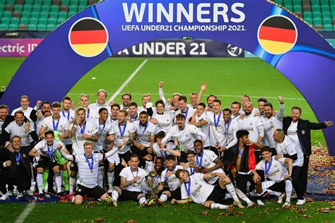 Here you can easy to compare statistics for. Fußball heute Aufstellung: Das U21 EM Finale Deutschland ...