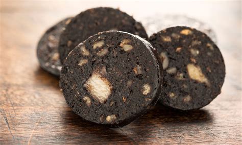 5 People From The United Kingdom Try To Explain Black Pudding Myrecipes