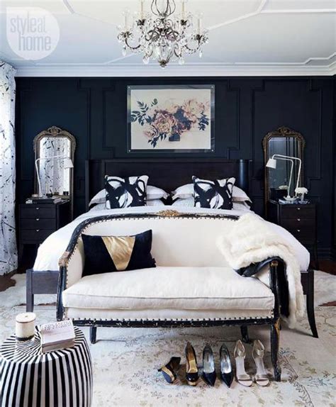 18 Stunning Black And White Bedroom Designs