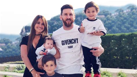 Neue bilder von messi als kind aufgetaucht. La lettre d'amour de Messi à sa femme et ses enfants | Oh ...