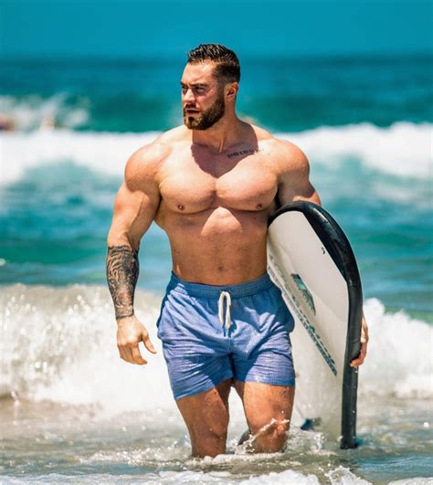 Chris Bumstead Looking Thicc Af Bodybuilding Big Muscle Men Men S Muscle Olympia Fitness