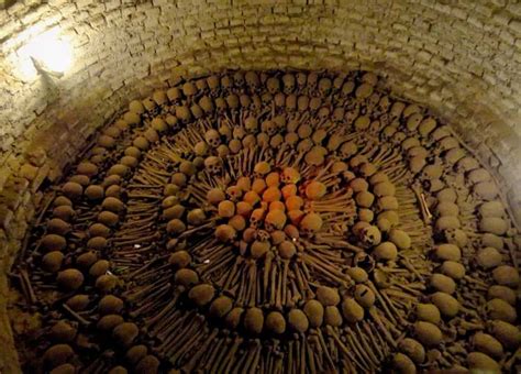 10 Spooky Pictures Of The Parisian Catacombs