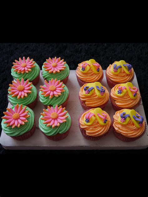Hawaiian cupcakes | Hawaiian party theme, Hawaiian cupcakes, Hawaiian party