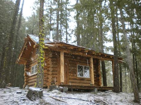 Small Cabin In The Woods Just Starting To Snow Again Small Log Cabin
