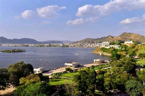 This is a look at the restaurant and its operation. Aravali Hills Resort- Ajmer-Pushkar Tour
