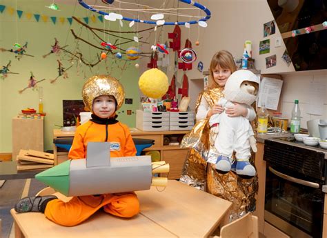 Karneval Im Weltall Kindergartenkinder Reisen Zu Den Sternen Mein