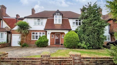 4 Bedroom House For Sale In Foundations For Learning 46 Cumberland Drive Esher Kt10 0bb