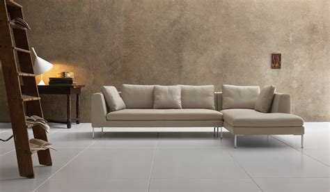 I divani moderni santambrogio hanno un design originale e sono realizzati con materiali di ultima generazione, pur rispettando gli standard qualitativi che contraddistinguono da sempre i nostri sofà. Belleri - divani