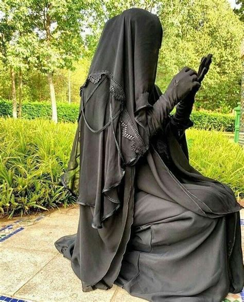 Pin By Sharifa 顧 On Muslim In 2020 Niqab Fashion Beautiful Hijab
