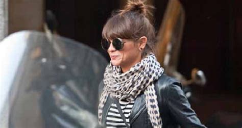 Alessandra amoroso è una delle cantanti più amate dal pubblico italiano. Alessandra Amoroso: smorfie e look giusto mentre fa shopping con Luca (FOTO) | Ultime Notizie Flash