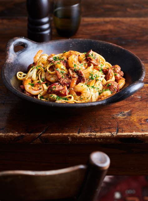 This chicken and chorizo pasta bake is packed with flavour and cheesy creaminess. Prawn Chorizo and Chilli Pasta - Dish in 2020 | Seafood ...