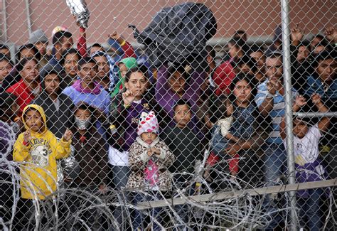 Migrants Detained Under El Paso Bridge Amid Surge Of Asylum Seekers Business Insider