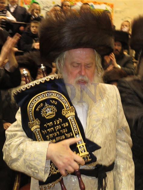 סגרע ירושלים לשעבר נאשם בלקיחת שוחד. מִפָּז יְקָרָה • הכנסת ספר תורה לבית המדרש מונקאטש בבורו ...