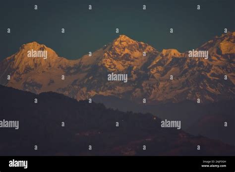 Sunrise Over Himalayan Mountain Peaks In Nepal Stock Photo Alamy