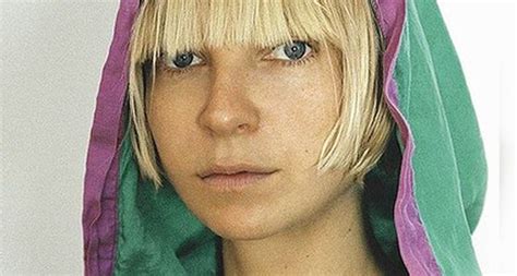 Pin By Musicnewshq On Sia With Images Sia Music Singer New Music