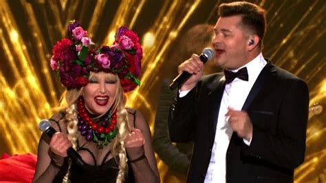 Pochodzi z rodziny mieszanej wyznaniowo; Sylwester 2016 - Maryla Rodowicz & Zenon Martyniuk ...