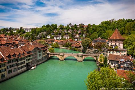 Zwitserland of de zwitserse bondsstaat heeft een oppervlakte van 41.290 vierkante kilometer en 7,6 miljoen inwoners. Postcard: Bern, Switzerland - Geotraveler's Niche - Lola ...