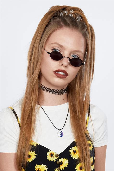 Scrunchies, '60s bobs, and even butterfly clips are back in play, from the runways to the red carpet. 20 Inspirations of Graded Ponytail Hairstyles With A ...