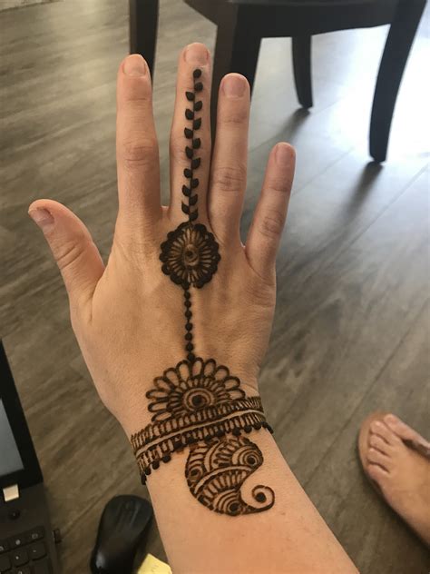 Visit a photo gallery of bridal henna tattoo using jamila henna powder. Hire Bridal Henna/ Makeup Artist - Henna Tattoo Artist in ...