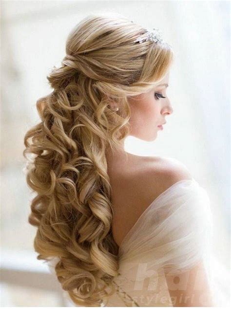 From hair jewelry that would be great with wedding hairstyles for medium length hair, to those that will look beautiful in long, full hair. Elegant Wedding Hairstyles For Medium Hair | Hair Style