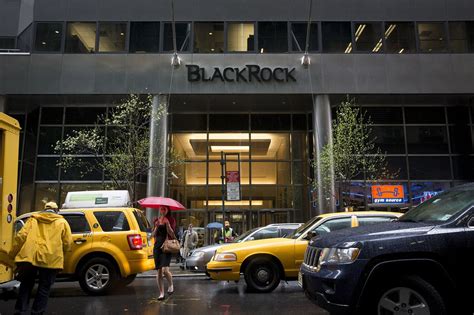 Blackrock Hires Goldman Veteran To Lead Debt Etf Push In Us Bloomberg