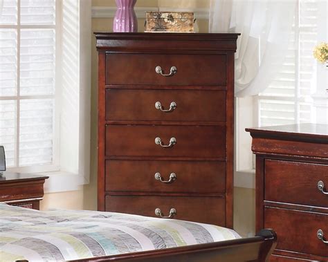 Ashley Furniture Signature Design Alisdair Chest Of Drawers 5 Drawers Traditional Louis