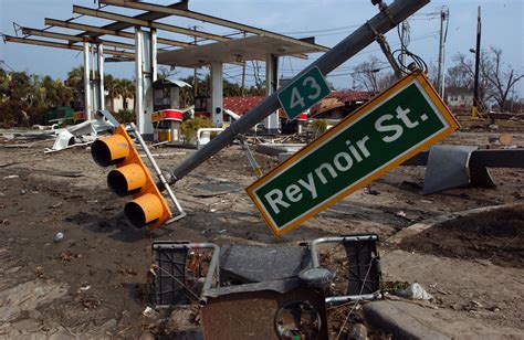 19 Stunning Pictures Of Hurricane Katrinas Aftermath