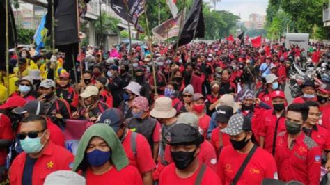 Foto Buruh Dan Mahasiswa Long March Menuju Istana Merdeka Jakarta